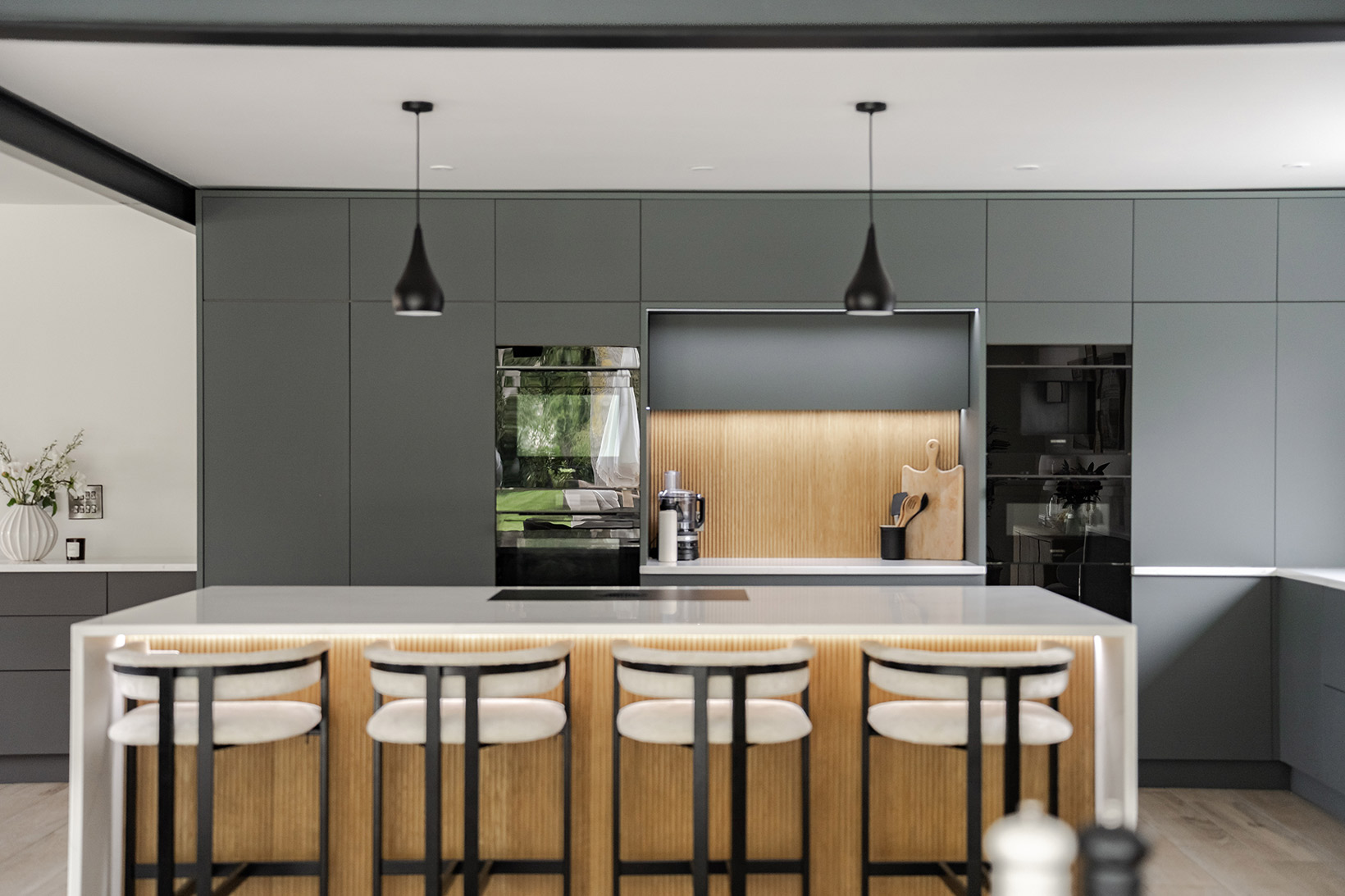 Sarah and Jamie's Modern Family Kitchen 