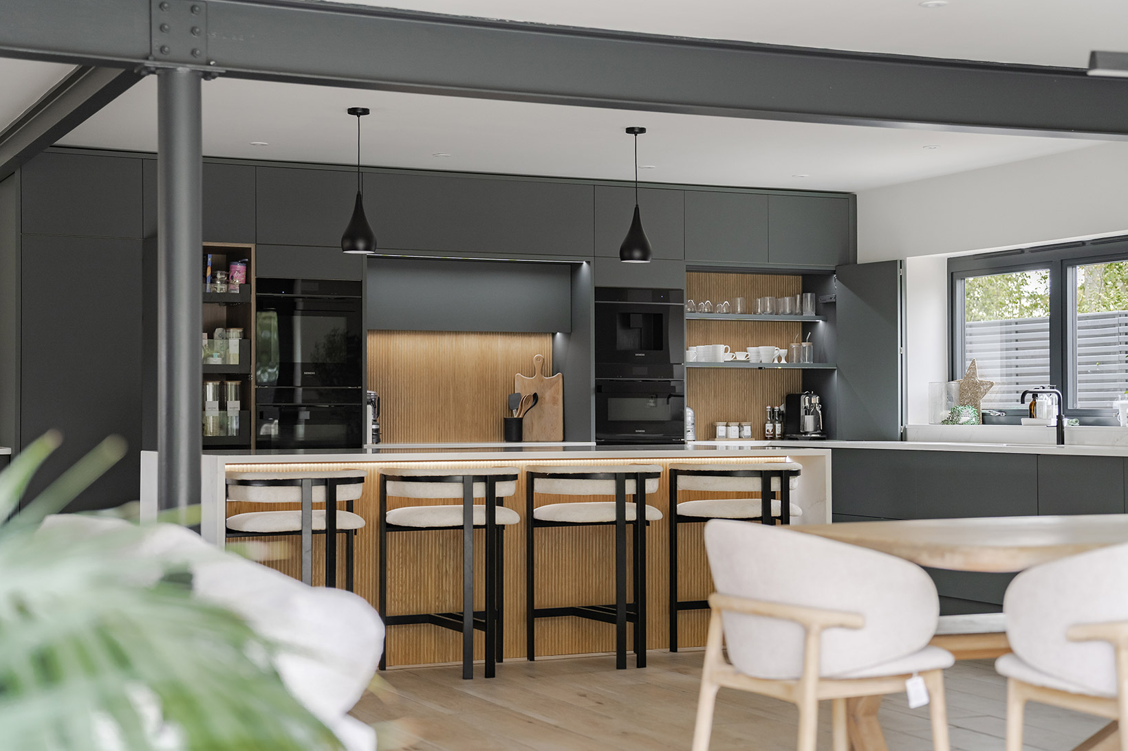 Sarah and Jamie's Modern Family Kitchen 